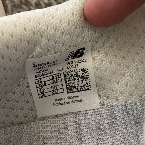 Unisex new balance, fresh foam running shoes women’s size 12 men’s size 10.5. - Picture 4 of 4